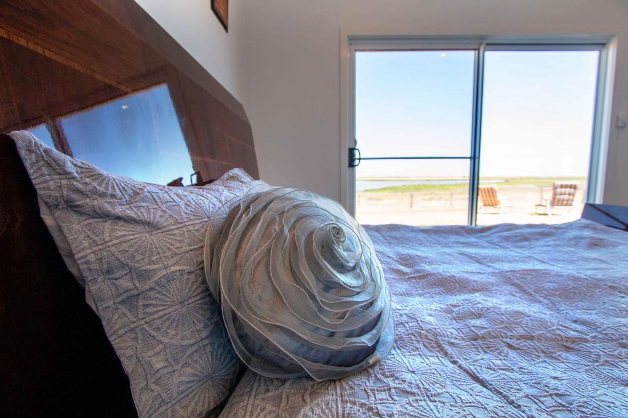 Coorong Island Retreat - Farm Stay At Pet Friendly Property Meningie Ngoại thất bức ảnh