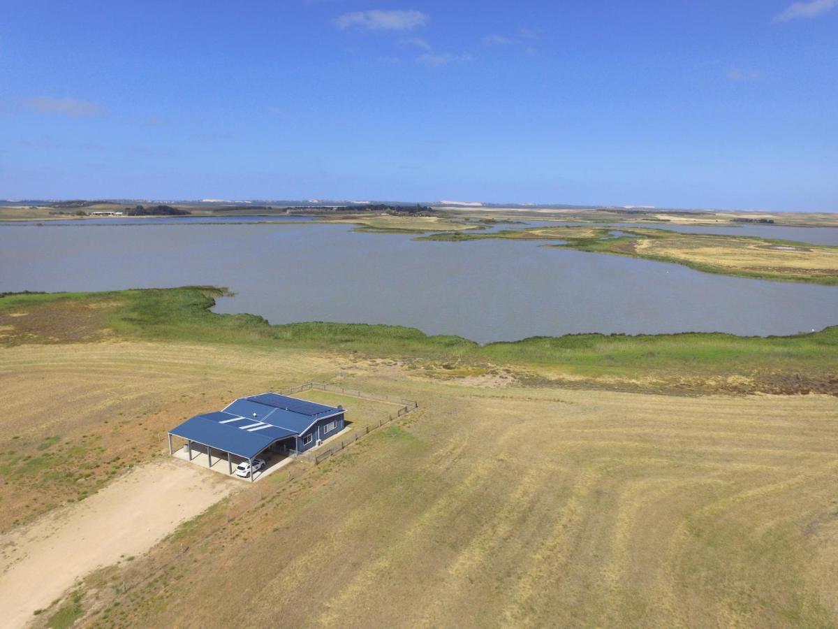 Coorong Island Retreat - Farm Stay At Pet Friendly Property Meningie Ngoại thất bức ảnh
