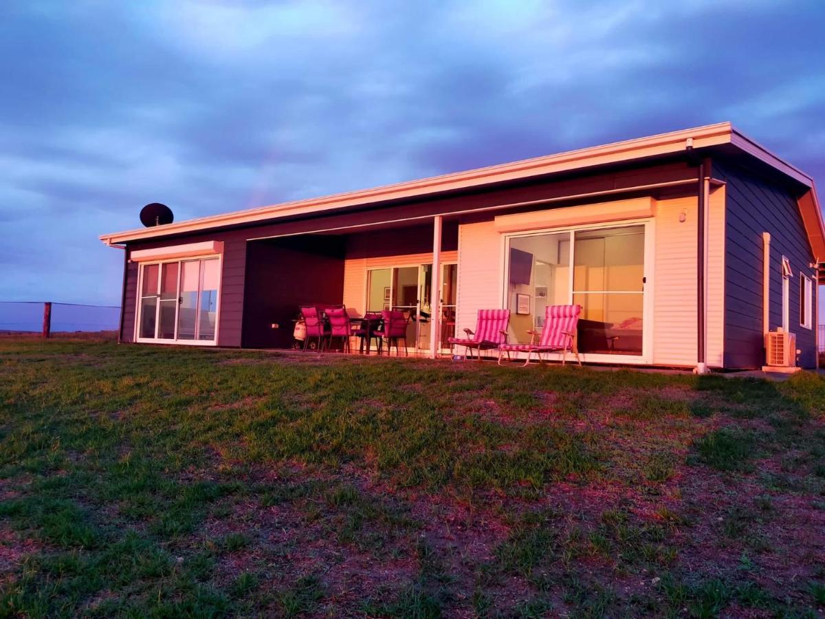 Coorong Island Retreat - Farm Stay At Pet Friendly Property Meningie Ngoại thất bức ảnh