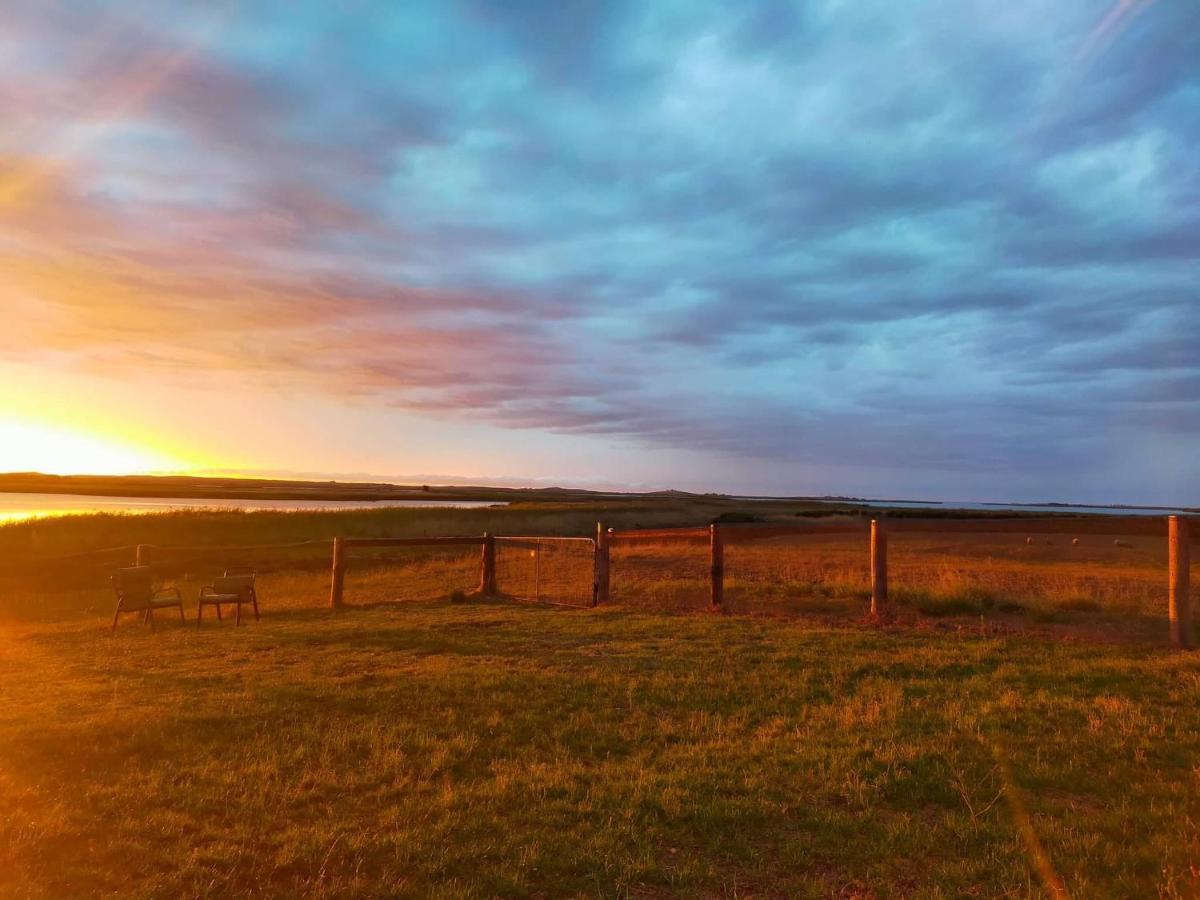 Coorong Island Retreat - Farm Stay At Pet Friendly Property Meningie Ngoại thất bức ảnh